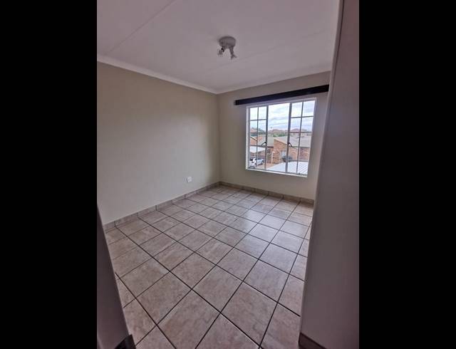 3 BEDROOM TOWNHOUSE FOR SALE IN ERAND GARDENS